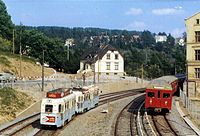 Oslo, 1966: Strecke der Østensjøbane (links) im Straßenbahnvorlaufbetrieb und der in diesem Jahr auf U-Bahn-Betrieb umgestellten Lambertseterbane (rechts) östlich von Brynseng