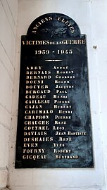 Plaque listant les ancien élèves victimes de la Seconde Guerre mondiale