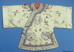 The collar of this ao (jacket) was influenced by the pipa-shaped collar, Qing dynasty