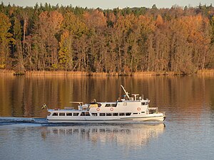 M/S Sunnan på Mälaren på Ekerölinjen utanför Björnholmen i Ekerö kommun, 2024