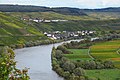 Blick nach Norden: Im Tal Kesten (Entfernung ca. 2 km[3]), wo es eine römische Siedlung gegeben hat, die vielleicht Castanidum, oder Castandum villam hieß.[7][8] Auf der Höhe Monzel, wo ebenfalls eine römische Siedlung nach­ge­wiesen wurde.[9]