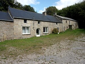 Ancien bâtiment de corps de ferme.