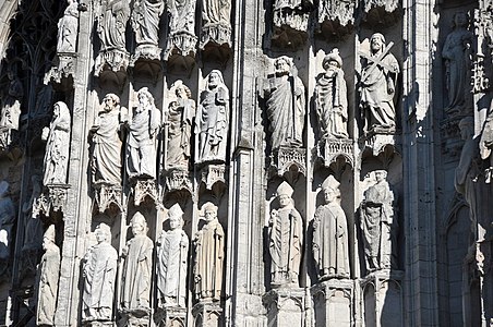 Archbishops and apostles on the west front