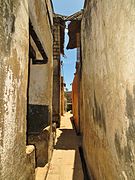 Les rues de Lamu sont très étroites pour rester fraîches.