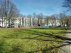 Kleinkindbereich parallel zur Fährstraße, davor die zentrale Wiese