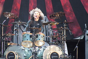 Aldridge performing with Whitesnake in 2013