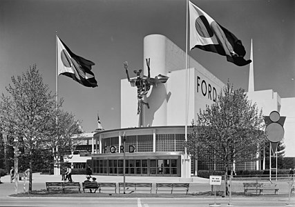 Pavilion of the Ford Motor Company, in the Streamline Moderne style