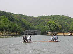 浦口珍珠泉風景區的竹排遊樂項目