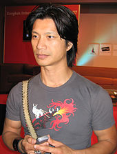 Dustin Nguyen at a press conference at the 2007 Bangkok International Film Festival, looking to the left, wearing a grey shirt