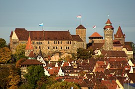 Castillo de Núremberg (el castillo del Emperador, a la izquierda, y el castillo del Burgrave, a la derecha)