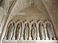 L'église paroissiale Saint-Efflam, porche méridional (côté droit), statues des apôtres