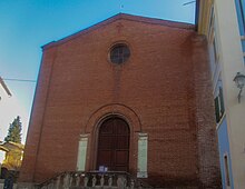 6. Asciano, chiesa di Sant’Agostino lungo la via Lauretana. Conserva una tela del XVIII secolo, raffigurante la Vergine adorata da Santi tra cui San Niccolò da Tolentino, santo agostiniano che fu testimone della traslazione della Santa Casa sul colle di Loreto.