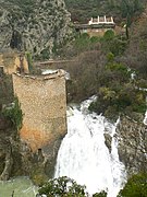 Le site de Clamouse en période de crue, toutes les résurgences sont activées.