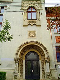 Façade du Lycée de garçons de Câmpina.