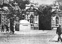 Bunker in front of gate to University of Warsaw converted to a base for Wehrmacht viewed from Krakowskie Przedmieście Street, July 1944