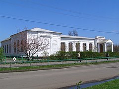 Rue Gagarine, ancien gymnasium, monument classé[10].