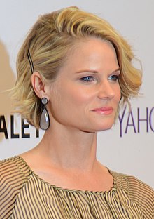 Description de l'image Joelle Carter - April 2015 (cropped).jpg.