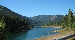 Kootenay (Kootenai) River nedströms från Libby Dam i Montana