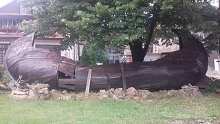 Wrecked monumental ship on Carina