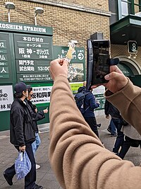 アクリルスタンドの使用例（河野ひより）