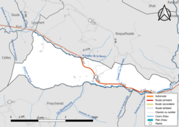 Carte en couleur présentant le réseau hydrographique de la commune