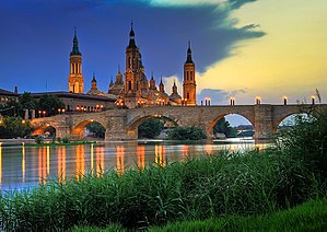 Basilica of Our Lady of the Pillar dan Sungai Ebro