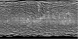 Mappa topografica di Cerere. Proiezione equirettangolare. Area rappresentata: 90°N-90°S; 180°W-180°E.