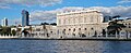 Vue de près du palais de Dolmabahçe depuis le Bosphore.