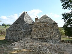 Cabanes accolées de Vaudres à Gabillou (Dordogne).