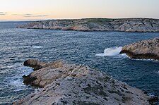 Plusieurs îles situées dans l'océan.