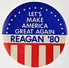 « Rendons sa grandeur à l’Amérique », sur un badge pour la campagne présidentielle de 1980 de Ronald Reagan.