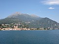 Il Monte Grona a sinistra il Bregagno a destra, visti dal Lago di Como