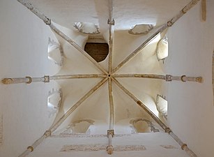 La tour-lanterne depuis la croisée du transept.