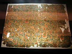 Early Han dynasty cloud motif as seen on silk from Mawangdui.