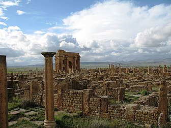 Vestiges de l'antique cité romaine de Thamugadi à Timgad (Algérie). (définition réelle 1 280 × 960*)