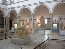 Vue de l'autel dans la salle de Carthage du musée du Bardo