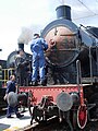 Lavori di restauro su una locomotiva a vapore gr. 940 presso il deposito rotabili storici di Pistoia (PT)