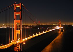 El puente Golden Gate es uno de los grandes puentes más famosos del mundo. Terminado en 1937, el puente no sólo fue pionero en su ingeniería, también lo fue en el uso de medidas de seguridad como redes para evitar caídas.