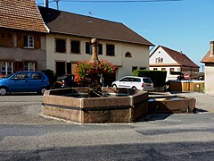 La fontaine, près de la place de l'Église.