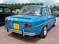 Renault 8 Gordini avec carrossage négatif à l'arrière.