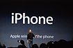 Стівен Джобс представляє iPhone на конференції MacWorld у Сан-Франциско 9 січня 2007