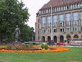 Trümmerfrauen memorial in front of the town hall