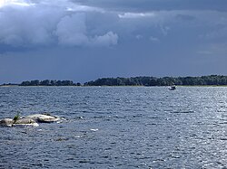 Villkorsbergets fornborg är belägen vid Vänern.