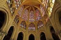 Combination of the triforium and clerestory windows of Tours Cathedral (1236–1279)