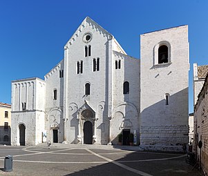 Front of Basilica di San Nicola, in Bari