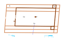 Dessin en couleurs représentant le plan d'un bâtiment antique.