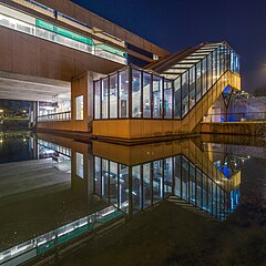 Escalier nord de la gare, menant au quai direction Marne-la-Vallée - Chessy.