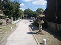 外の鳥居から内の鳥居へ続く参道。