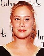 Liza Weil interprète Paris Geller.