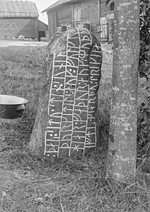 Södermanland Runic Inscription 113, by Otto von Friesen (restored by Adam Cuerden)